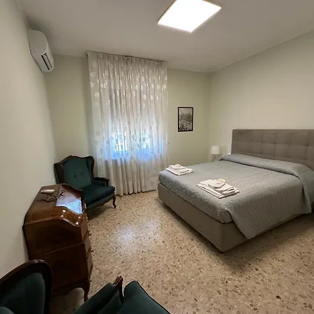 Nocleg ze śniadaniem 10 Minutes 4*